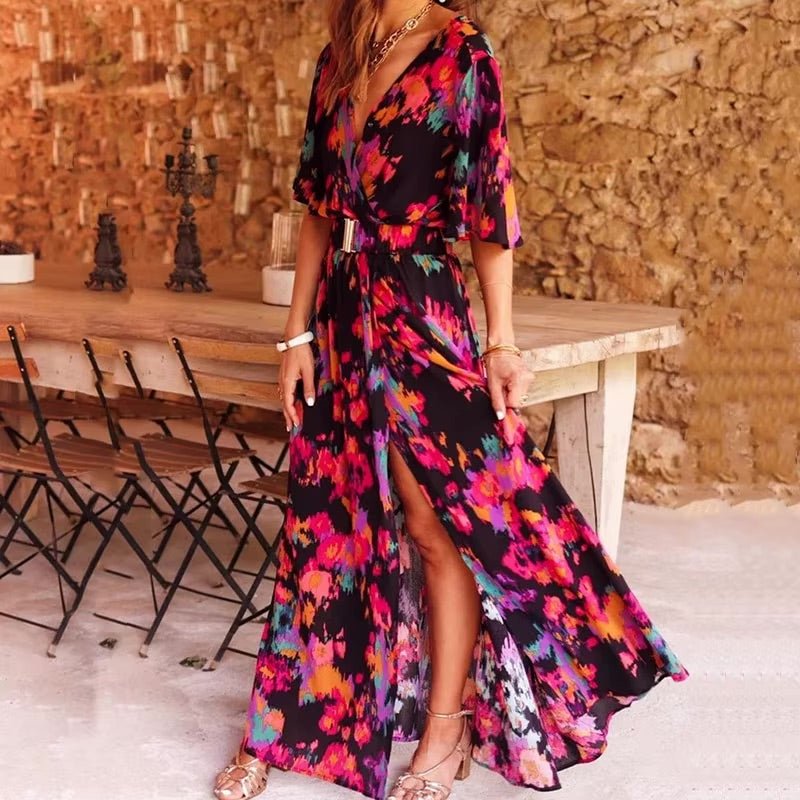 Rosa-grün bedrucktes Damen Maxikleid im Wickel-Stil mit V-Ausschnitt & Gürtel. Ideal als Freizeit- oder festliches Kleid.