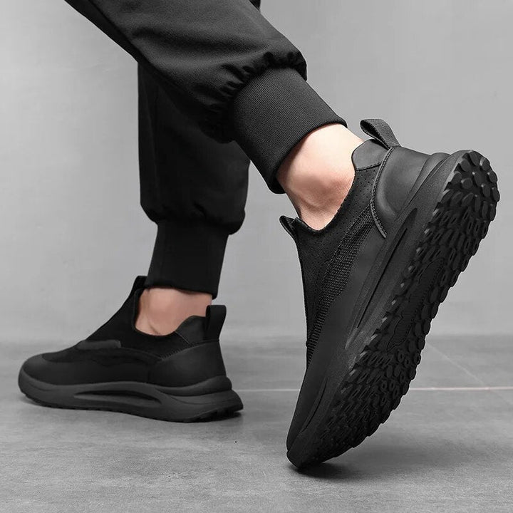 Orthopädische Herren Sportschuhe in Schwarz, bieten Stabilität und Komfort für Fußgesundheit und Alltag.
