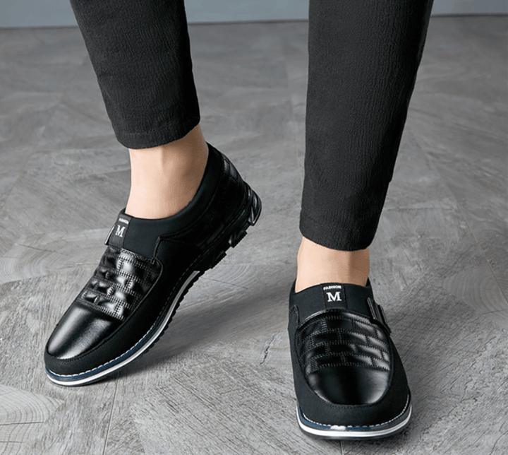 Atmungsaktive schwarze Herren Businessschuhe, elegant und mit orthopädischer Unterstützung für den Arbeitsalltag.