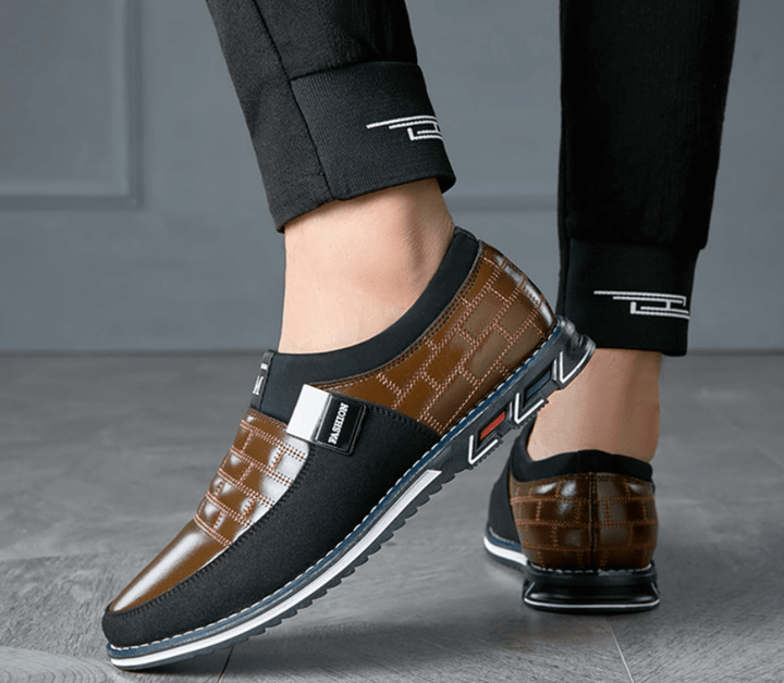 Stilvolle braune Herren Bequemschuhe, langlebig und orthopädisch, optimal für Büro & Stadtbummel.