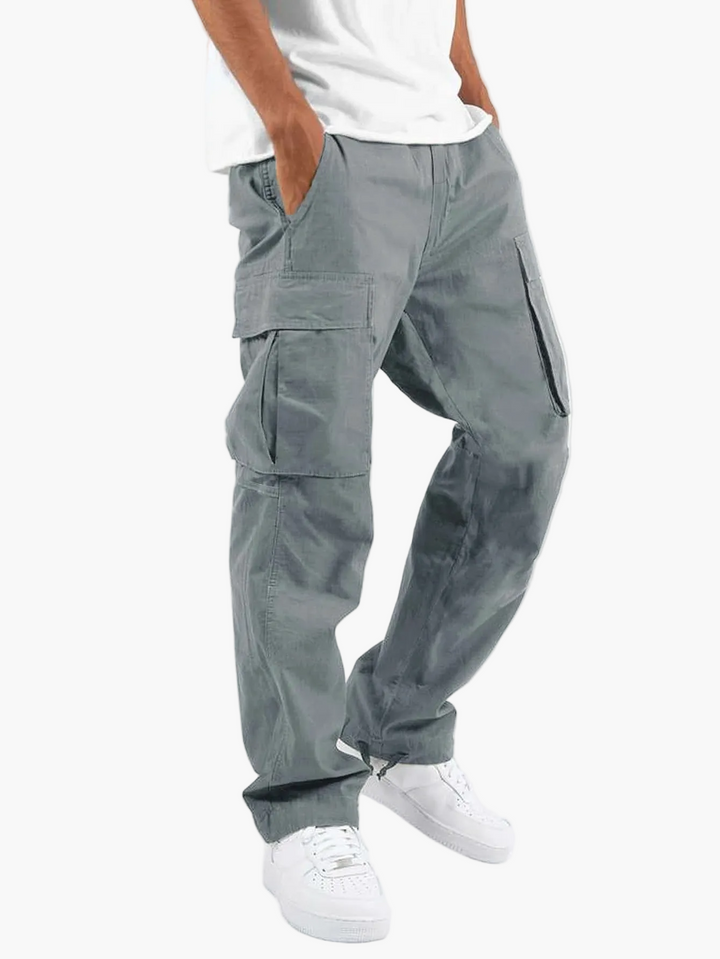 Lockere Herren Cargo-Hose mit geradem Bein, ideal als Freizeithose & Outdoorhose, modern und komfortabel.