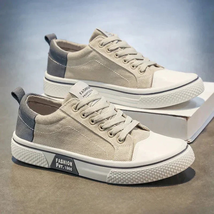 Elegante beige Herren-Sneaker, vielseitige Freizeitschuhe mit hohem Tragekomfort für jede Gelegenheit.
