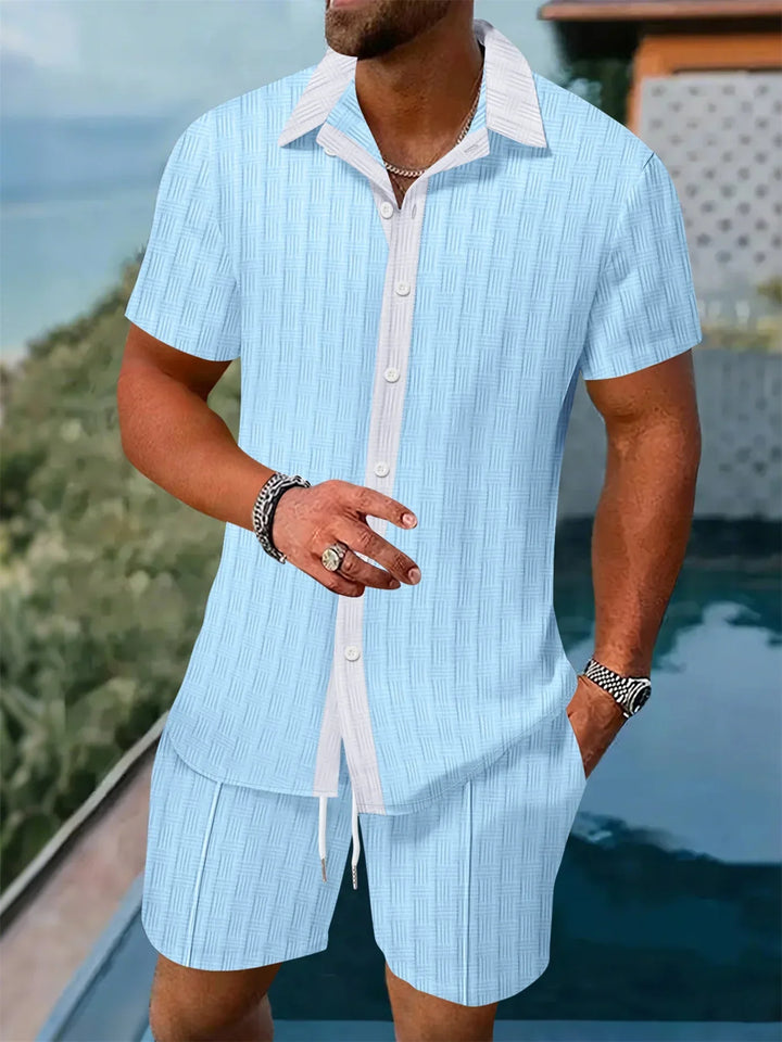 Herren Sommer Komfort-Set: Atmungsaktives Kurzarmhemd und Shorts im Relaxed Fit für maximale Bewegungsfreiheit.