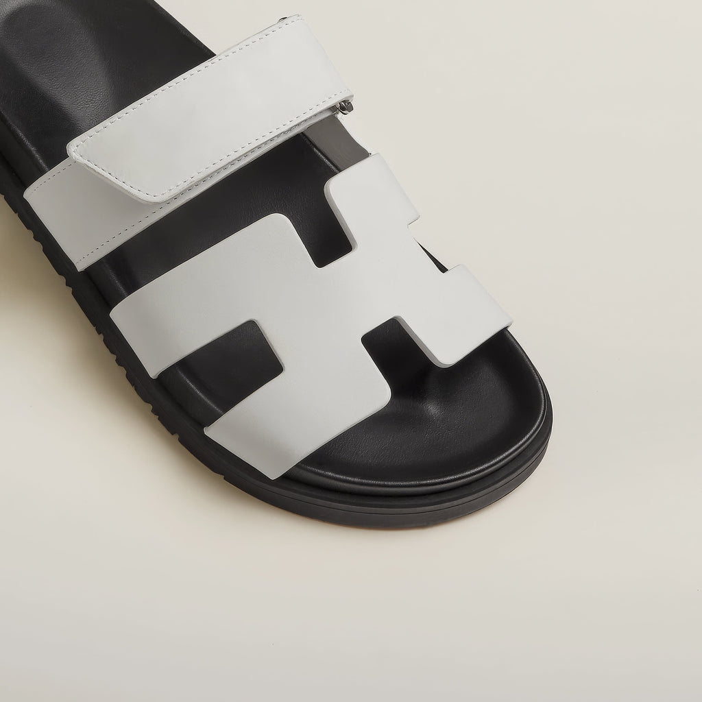 Komfortable Damenschuhe: Offene Zehen Sandalen für Strand & Stadt. Lässige Urlaubsschuhe, flach & bequem.