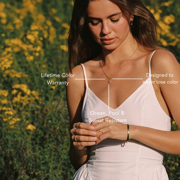 Vielseitige Goldkette für Damen mit rosa CZ Anhänger, aus wasserfestem Edelstahl für Alltag & Fest.
