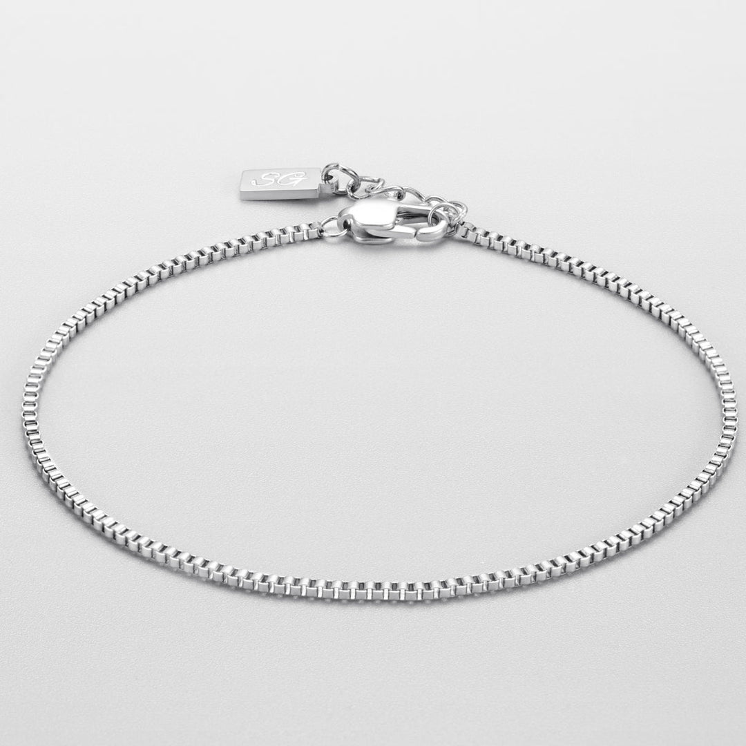 Elegantes vergoldetes Damen Kettenarmband aus Edelstahl, verstellbar und minimalistisch.