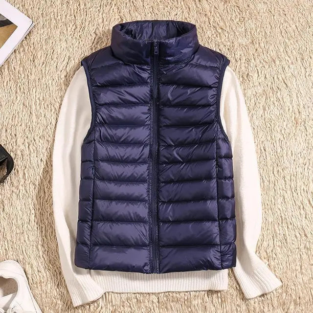 Leichte Damen Steppweste für den Übergang. Stilvoll, figurbetont, mit Stehkragen & Reißverschluss. Perfekt für Outdoor.