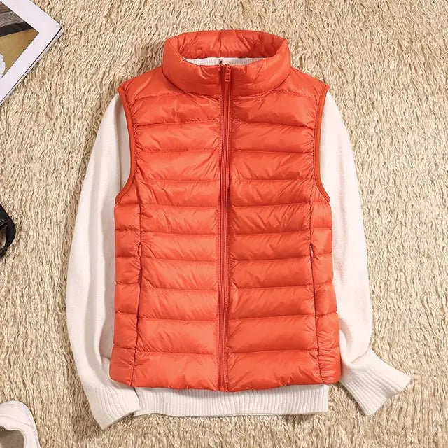 Figurbetonte Damen Steppweste mit Stehkragen & Reißverschluss. Leicht, warm & vielseitig für Mode & Casual Looks.