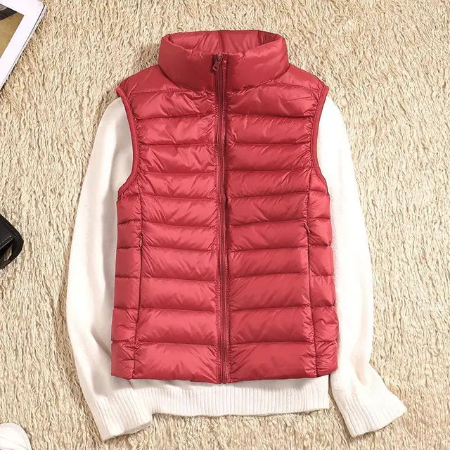 Elegante, leichte Damen Steppweste mit Stehkragen. Figurbetont & warm, perfekt für Outdoor, Freizeit & Casual Mode.