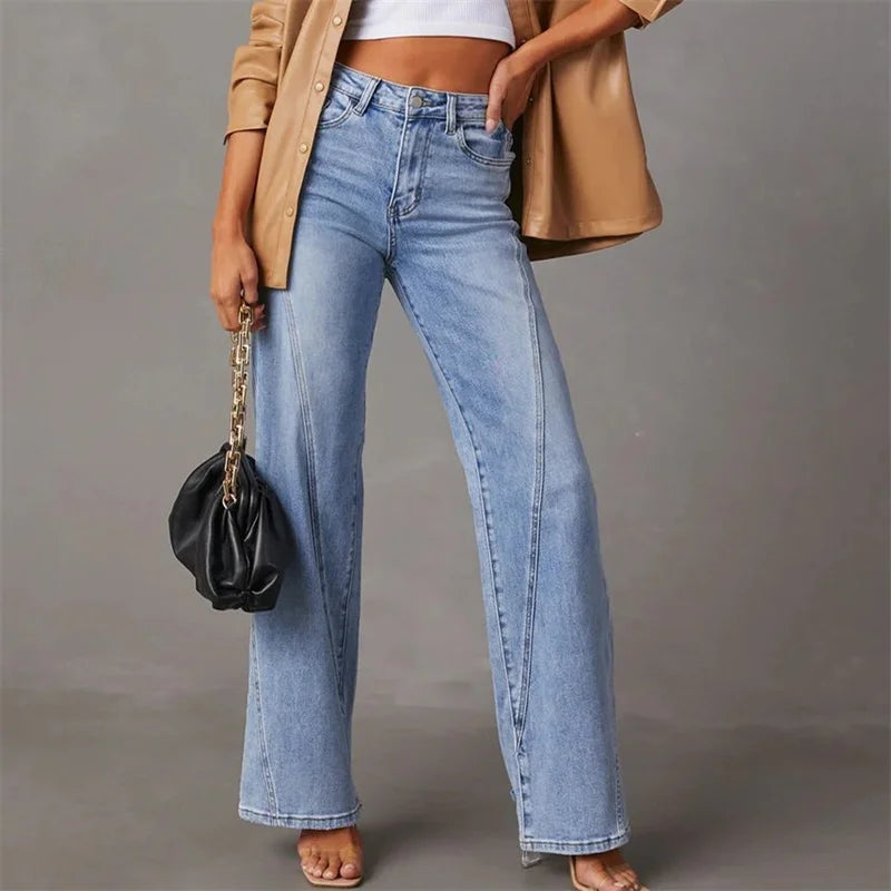 Damen moderne Bootcut-Jeans in Blau, stilvoll und komfortabel für Frühling und Sommer. Ideal für Freizeit und Alltag.