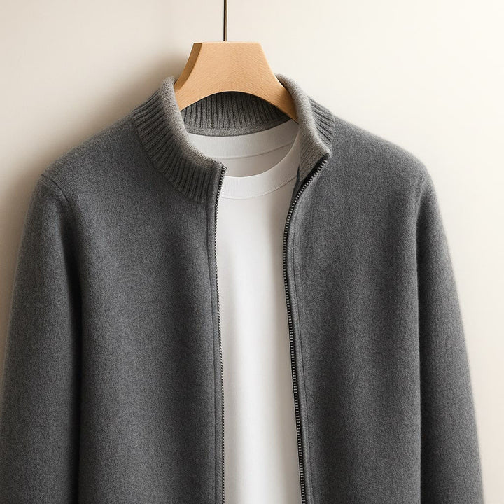Hochwertige Herren Strickjacke mit robustem Reißverschluss. Modische Winterjacke für anspruchsvolle Männer.