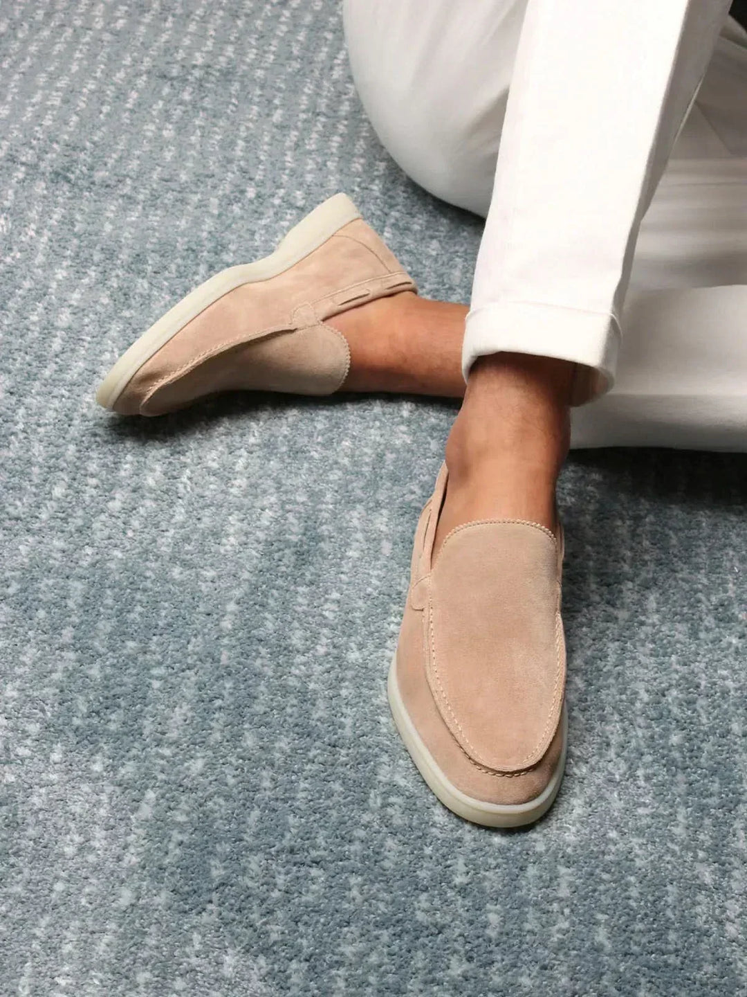 Stilvoller beiger Herren-Loafer, klassisch und bequem, passt als Business- oder Freizeitschuh für den Sommer.