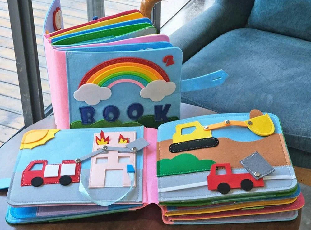 Farbenfrohes Filz-Abenteuerbuch, regt Kreativität und Fantasie von Kleinkindern an. Pädagogisch wertvoll.