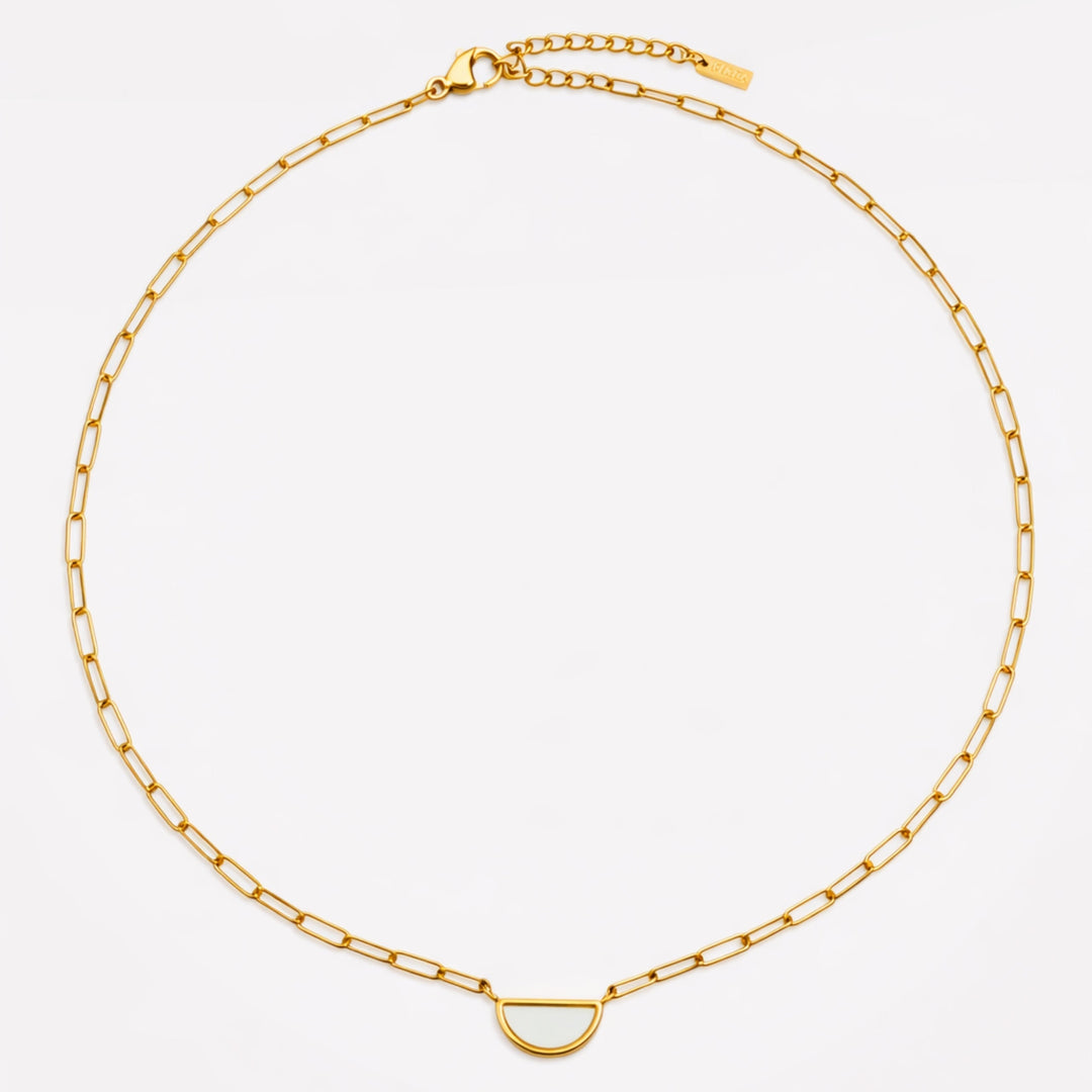 Wasserfeste, hypoallergene Gold Choker Halskette für Damen. Moderner Perlmutt Anhänger an Paperclip Gliederkette.