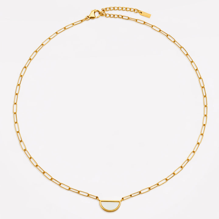 Wasserfeste, hypoallergene Gold Choker Halskette für Damen. Moderner Perlmutt Anhänger an Paperclip Gliederkette.