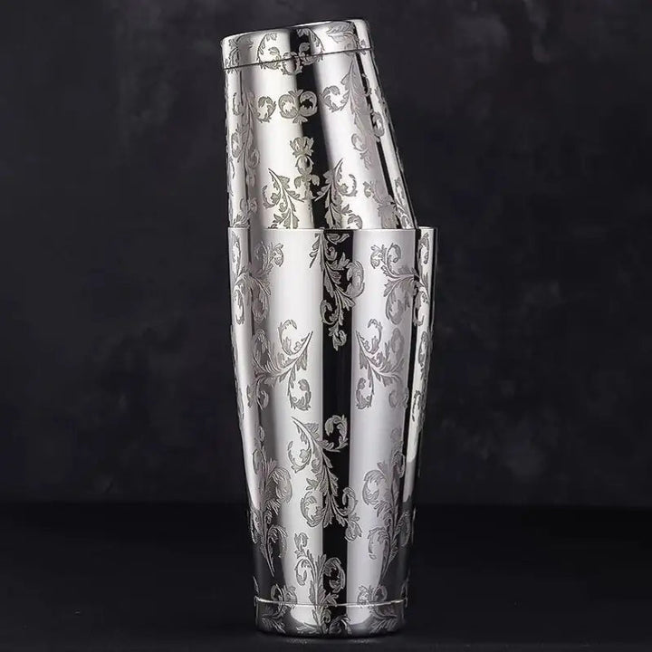 Einzigartiger gravierter Cocktailshaker aus Edelstahl, perfektes Barkeeper-Geschenk für individuelle Cocktails.