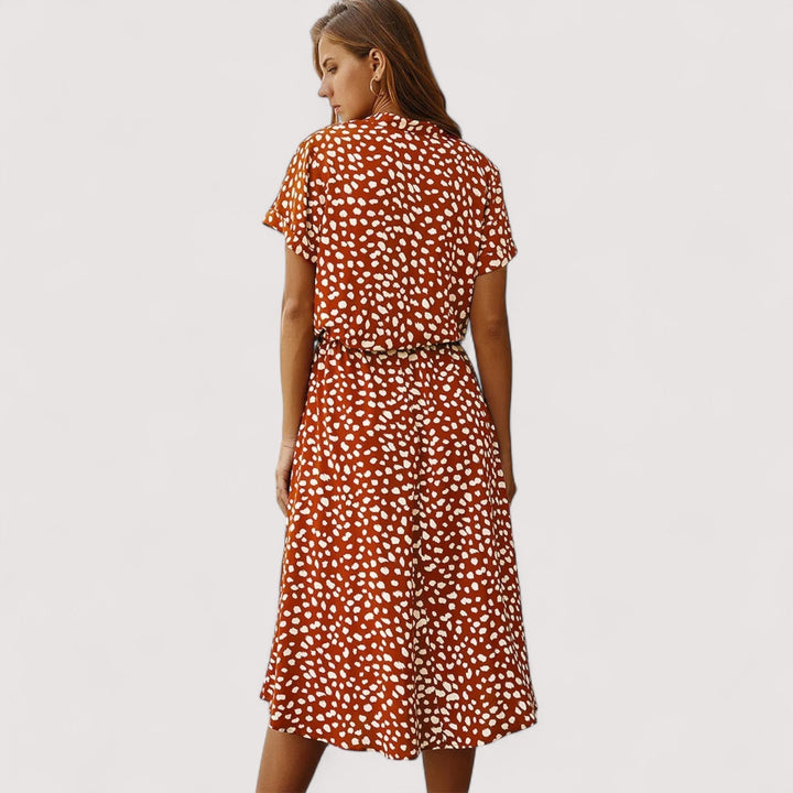 Lockeres, atmungsaktives Damenkleid, gemustert, ideal als Freizeitkleid.