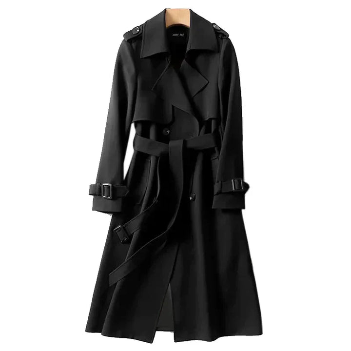 Klassischer Damen Trenchcoat mit Gürtel. Vielseitige Oberbekleidung für modische Herbst- und Frühlingsoutfits.
