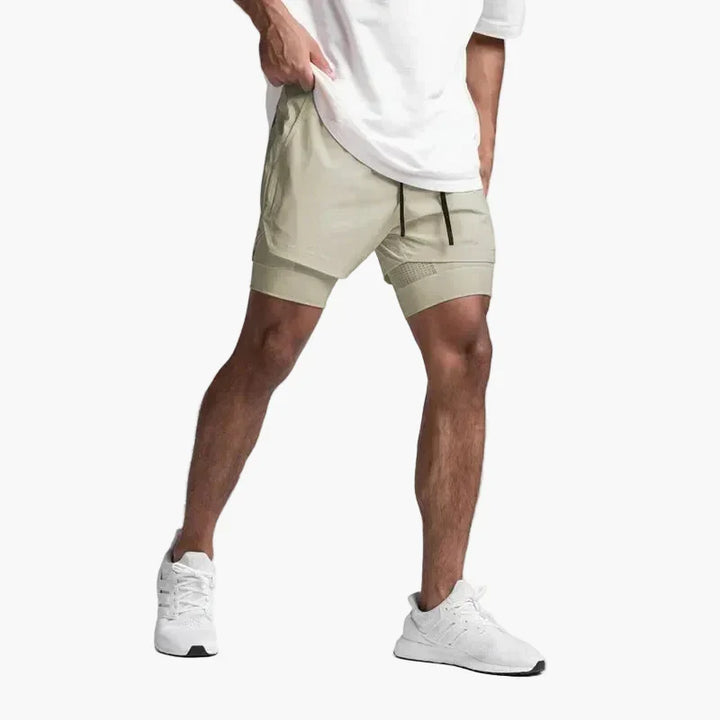 Moderne Herren Fitness-Shorts, kurze Sporthose für Männer, ideal für Gym, Laufen & Freizeit.