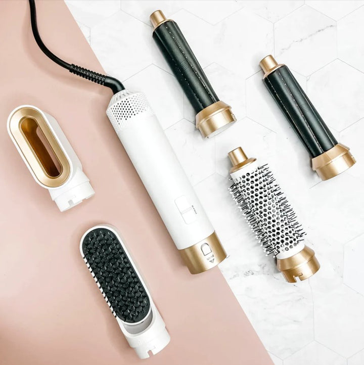 Das komplette 5-in-1 Airstyler Set für Damen, alle Styling-Aufsätze übersichtlich präsentiert.