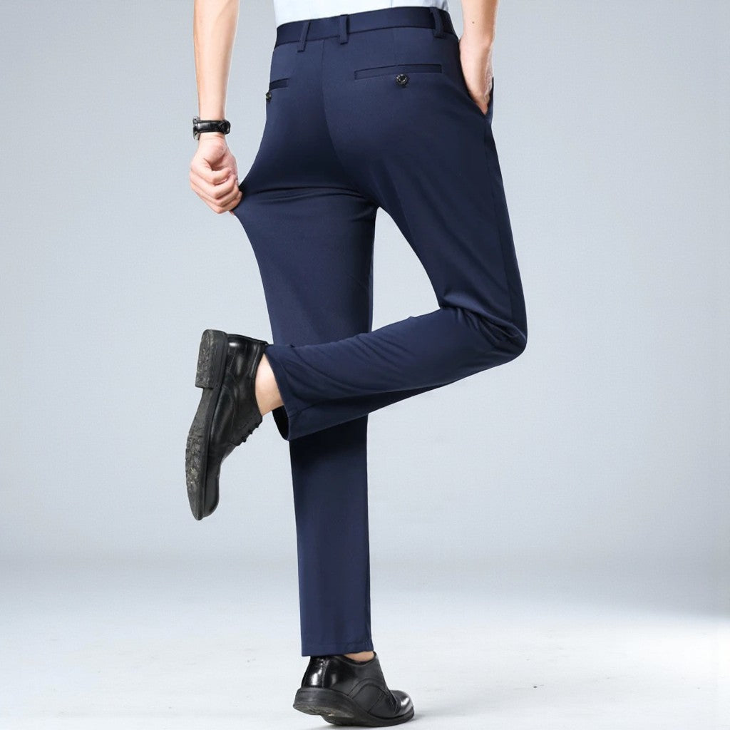 Vielseitige dunkelgraue Herren-Hose mit Stretchanteil; elegant, bequem & formstabil für jede Gelegenheit.