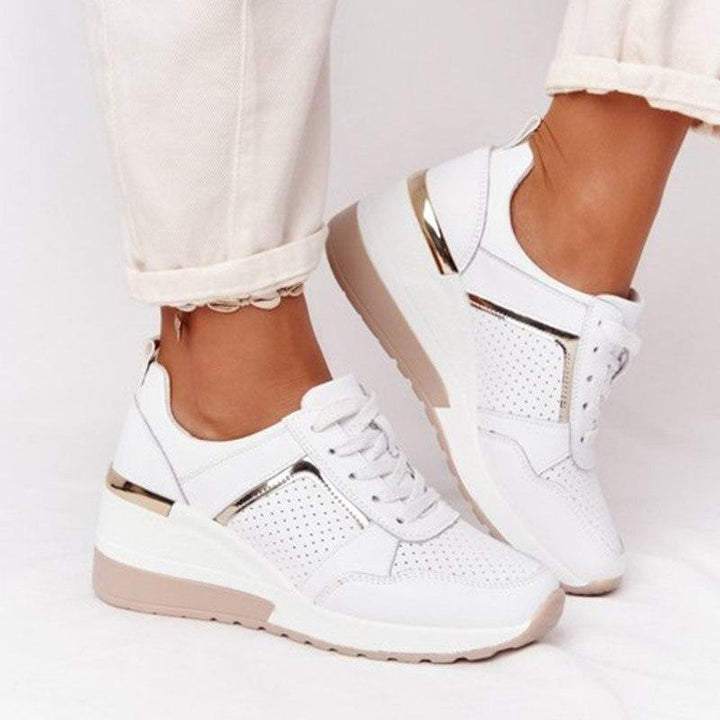Moderner Damensneaker, leicht und atmungsaktiv. Ideale Alltagsschuhe für höchsten Komfort im Sommer.