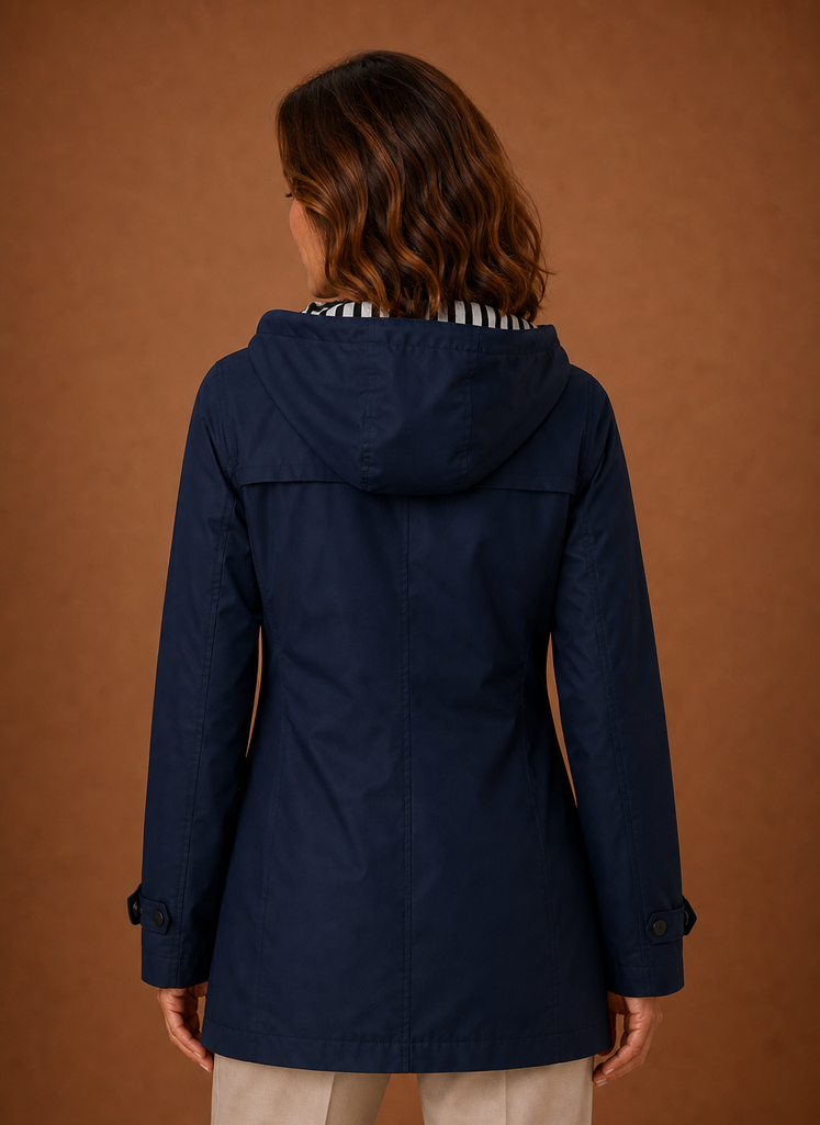 Warmer Damen Trenchcoat mit Kapuze für kalte Herbst- und Wintertage.
