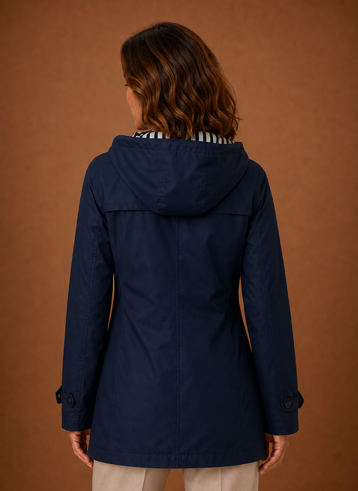 Warmer Damen Trenchcoat mit Kapuze für kalte Herbst- und Wintertage.