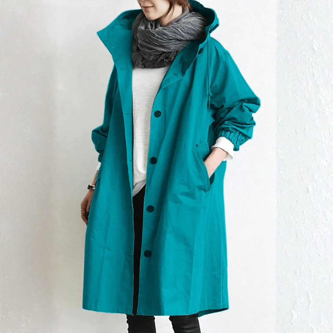 Khaki Damen Outdoor Regenmantel, wasserdicht mit Kapuze, schützt stilvoll bei jedem Wetter.