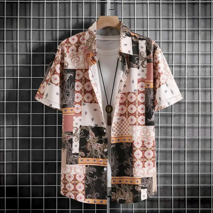 Leichtes Boho-Sommerhemd für Herren, perfekt für entspannte Urlaubstage.
