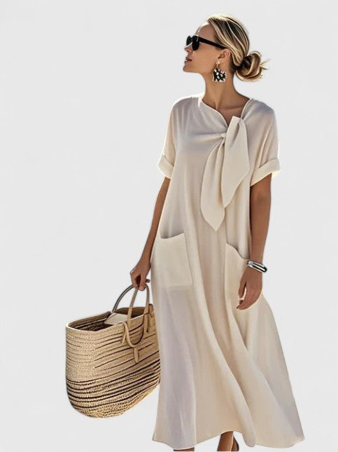 Bequemes Damen Maxikleid im Regular Fit mit V-Ausschnitt & praktischen Taschen für sommerliche Anlässe.
