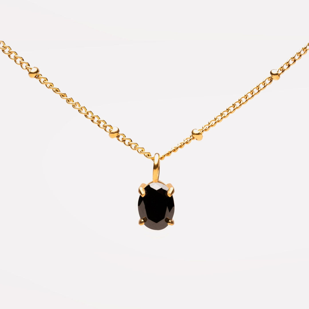 Elegante Damen Goldhalskette aus robustem Edelstahl mit schwarzem CZ-Anhänger, perfekt für jeden Tag.