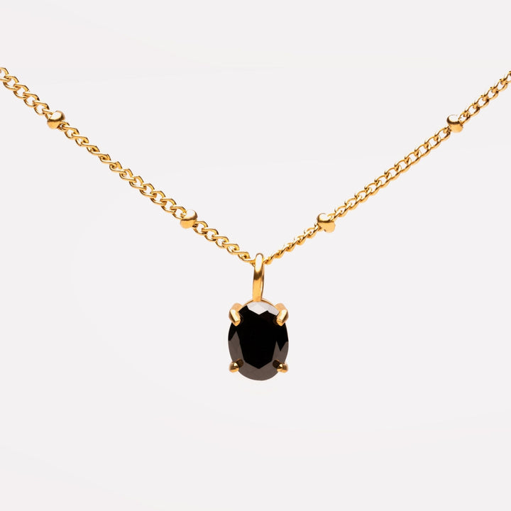 Elegante Damen Goldhalskette aus robustem Edelstahl mit schwarzem CZ-Anhänger, perfekt für jeden Tag.