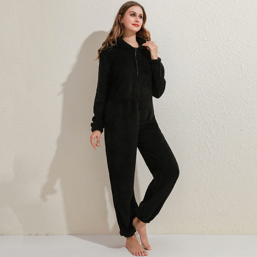 Warmer Unisex Kuschel-Overall mit Kapuze und Bärenohren, gemütlicher Hausanzug für Zuhause.