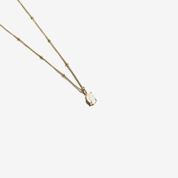 Feine Goldhalskette mit wasserfestem, echtem Opal-Anhänger, ideal für den täglichen Gebrauch bei Damen.