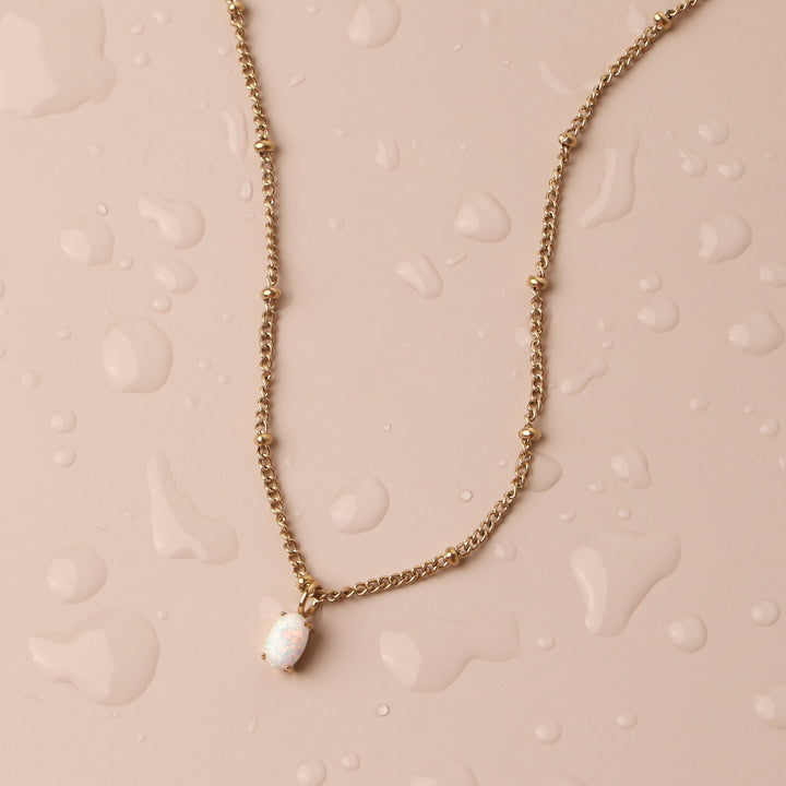 Zierliche Goldkette für Damen mit echtem Opal-Anhänger, perfektes hypoallergenes Geschenk.