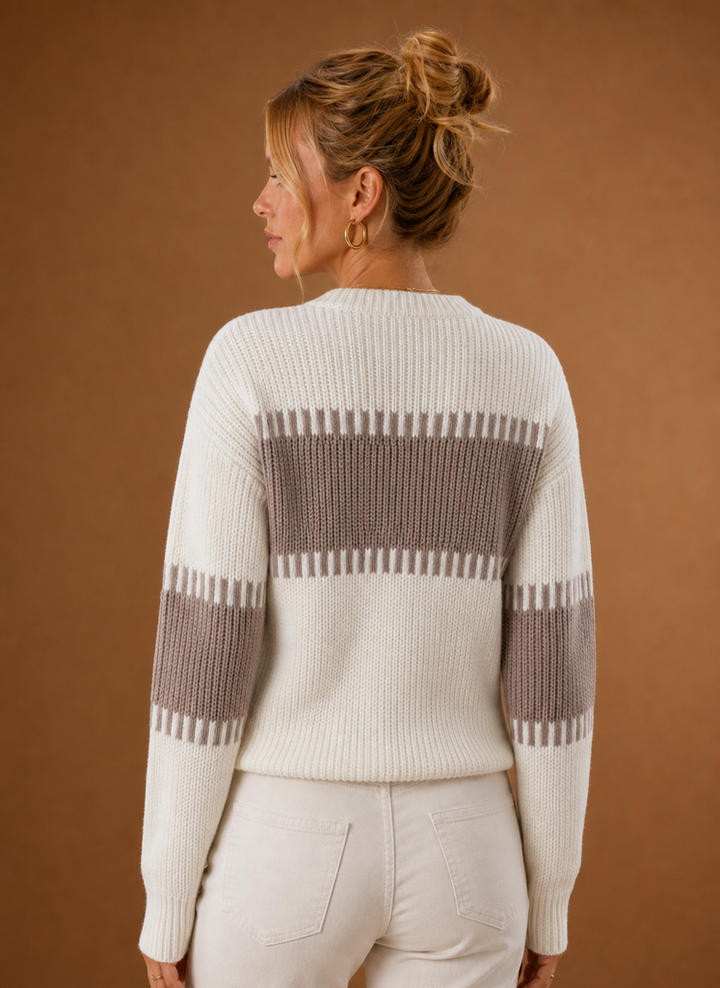 Eleganter Damen Pullover mit Rundhalsausschnitt, ideal für Herbst- & Wintermode. Zeitloses Langarm-Oberteil.
