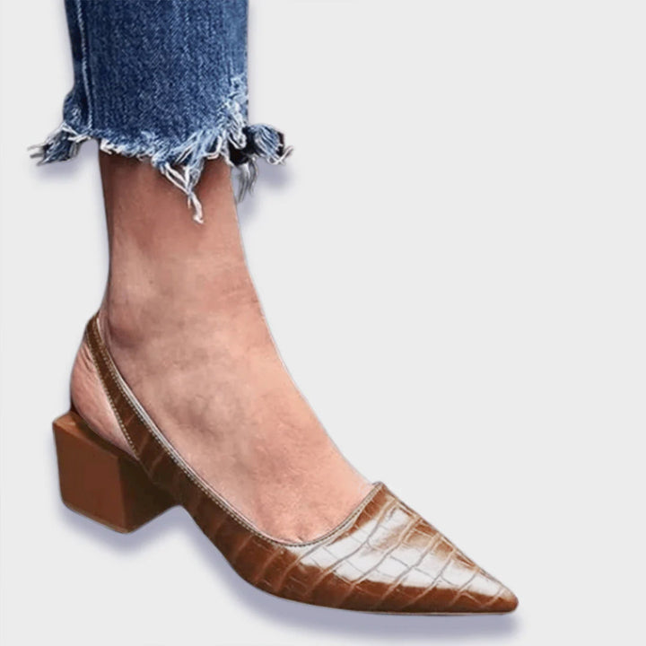 Schwarze, bequeme Damenpumps mit orthopädischen Eigenschaften und eleganter Croco-Musterung.
