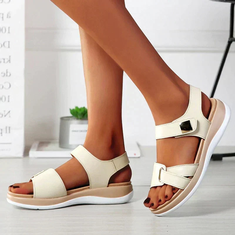 Bequeme, verstellbare Damen Sommersandalen FlexiComfort 31, ideal für Freizeit und orthopädischen Komfort.