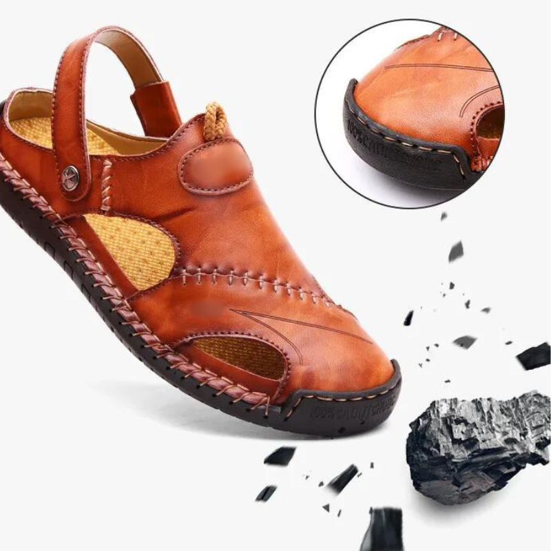 Rutschfeste Sohle der orthopädischen Marco Herren-Ledersandalen. Sicherer Halt für den Sommer & Alltag.