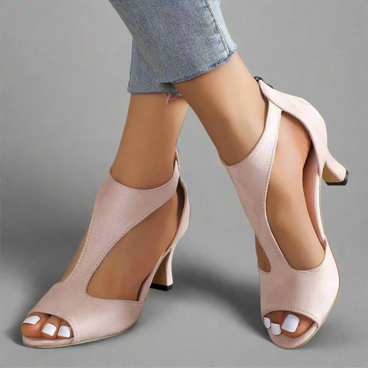 Bequeme orthopädische Damensandalen mit Absatz, bieten Fußunterstützung und Stil für gesunde, komfortable Füße.