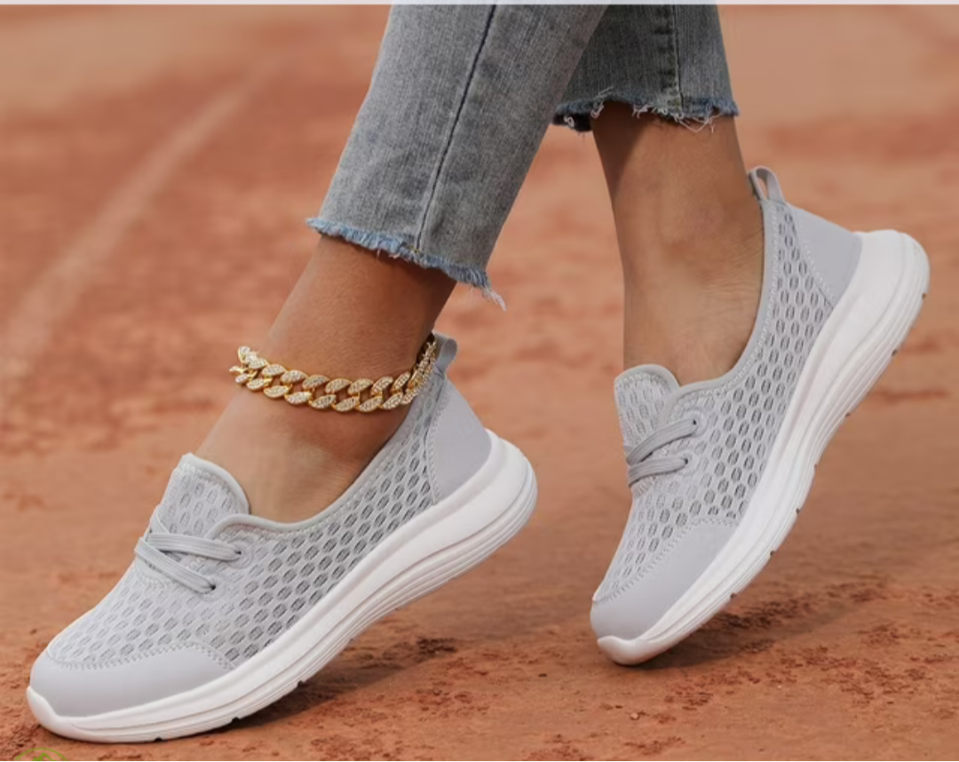 Seitliche Ansicht der Selina Damen Schuhe, zeigt ihr ergonomisches Design und die stützende Passform.