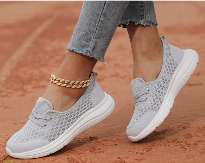 Seitliche Ansicht der Selina Damen Schuhe, zeigt ihr ergonomisches Design und die stützende Passform.