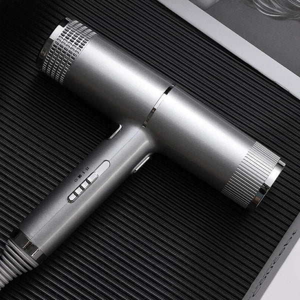 Professioneller Velair Haartrockner mit Ionen-Technologie für glänzendes, frizzfreies Haar. Ultraleicht & schnell trocknend.