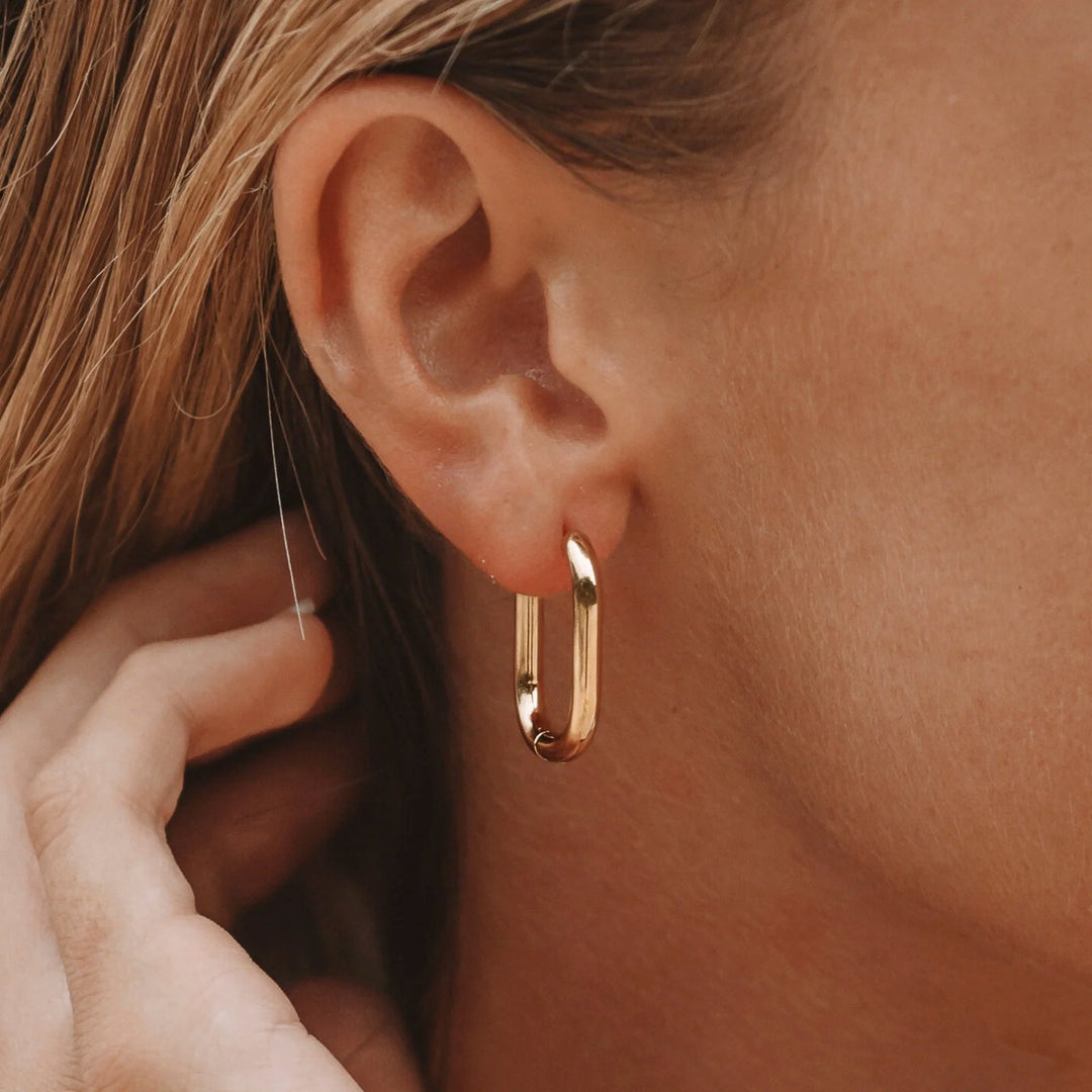 Elegante ovale Gold Creolen für Damen, wasserdicht & hypoallergen, ideal für den Alltag.
