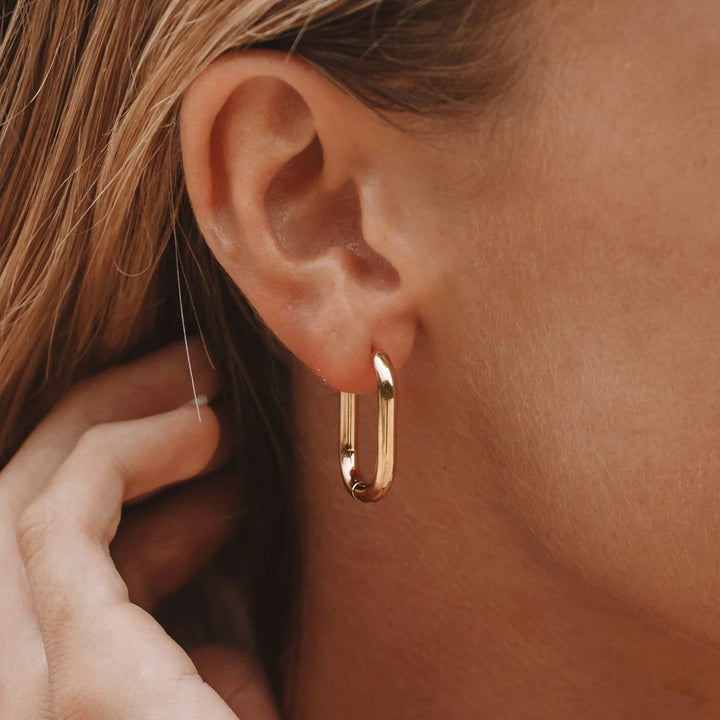 Elegante ovale Gold Creolen für Damen, wasserdicht & hypoallergen, ideal für den Alltag.