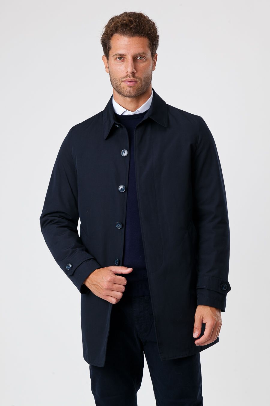 Wetterfester, warmer Herren Wintermantel in Blau. Ideal für die kalte Jahreszeit und einen stilvollen Look.