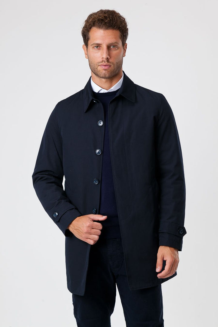 Wetterfester, warmer Herren Wintermantel in Blau. Ideal für die kalte Jahreszeit und einen stilvollen Look.