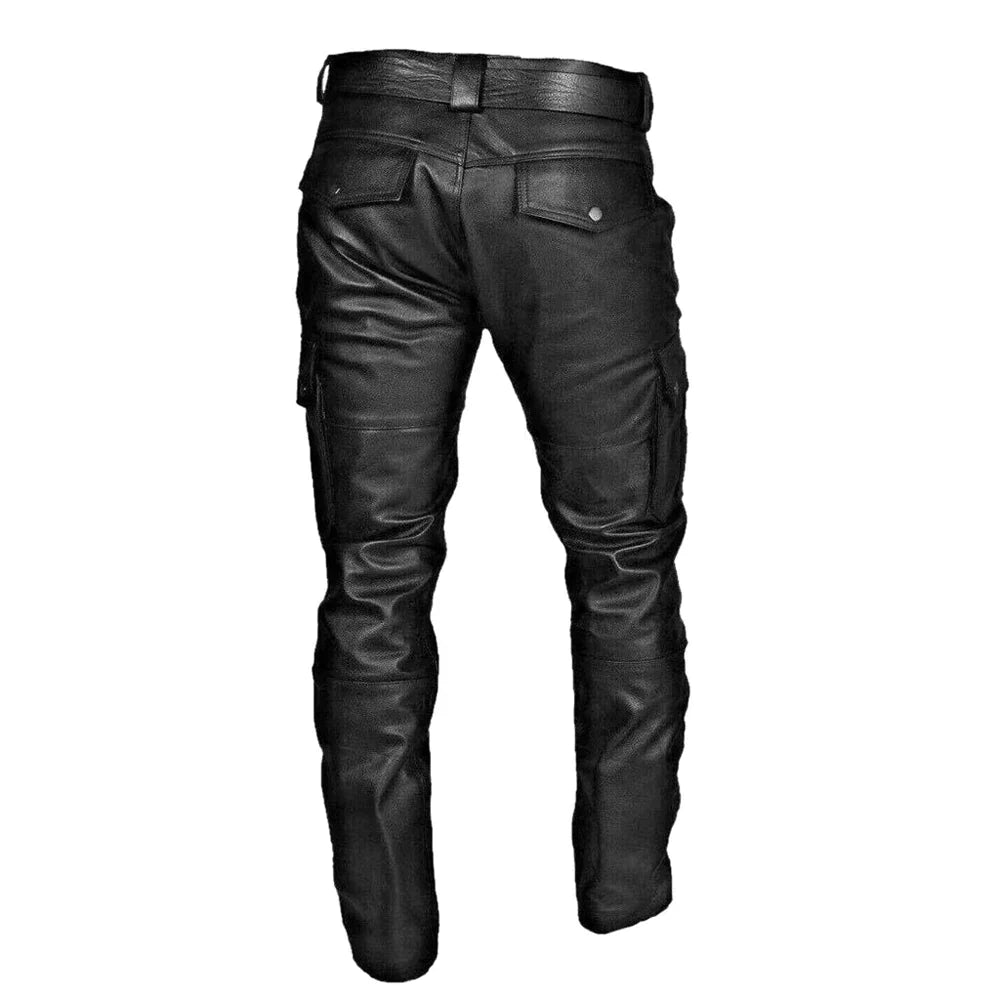 Trendige Herren Bikerhose aus Leder für Alltag und Rockstil. Zeitlose Streetwear mit coolem Motorrad-Look.