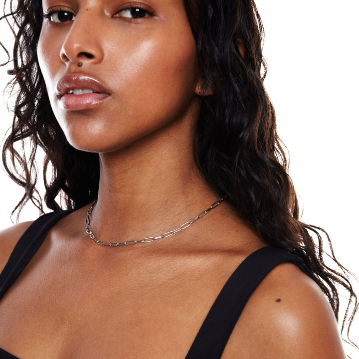 Moderne Paperclip Choker Kette für Damen, wasserfest und aus hochwertigem Edelstahl. Gold oder Silber.
